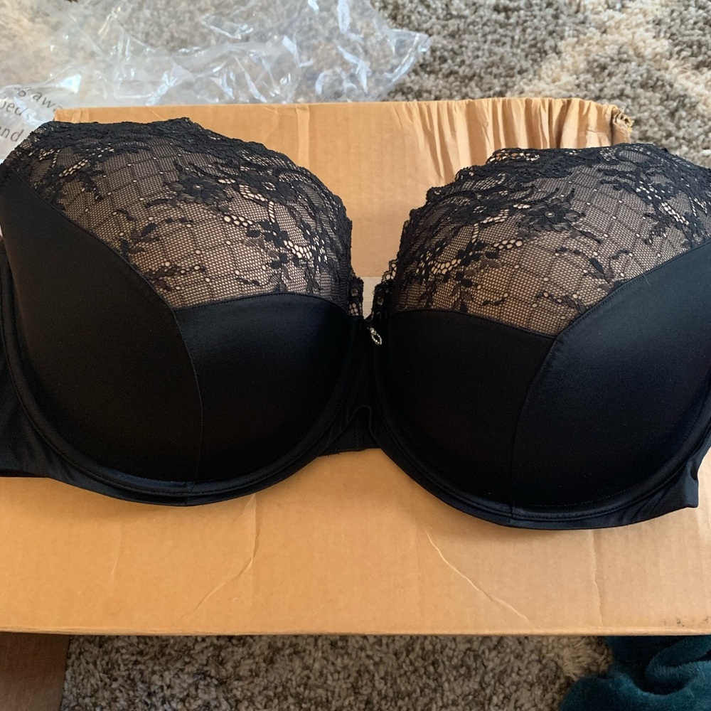 Curvy Couture Bra